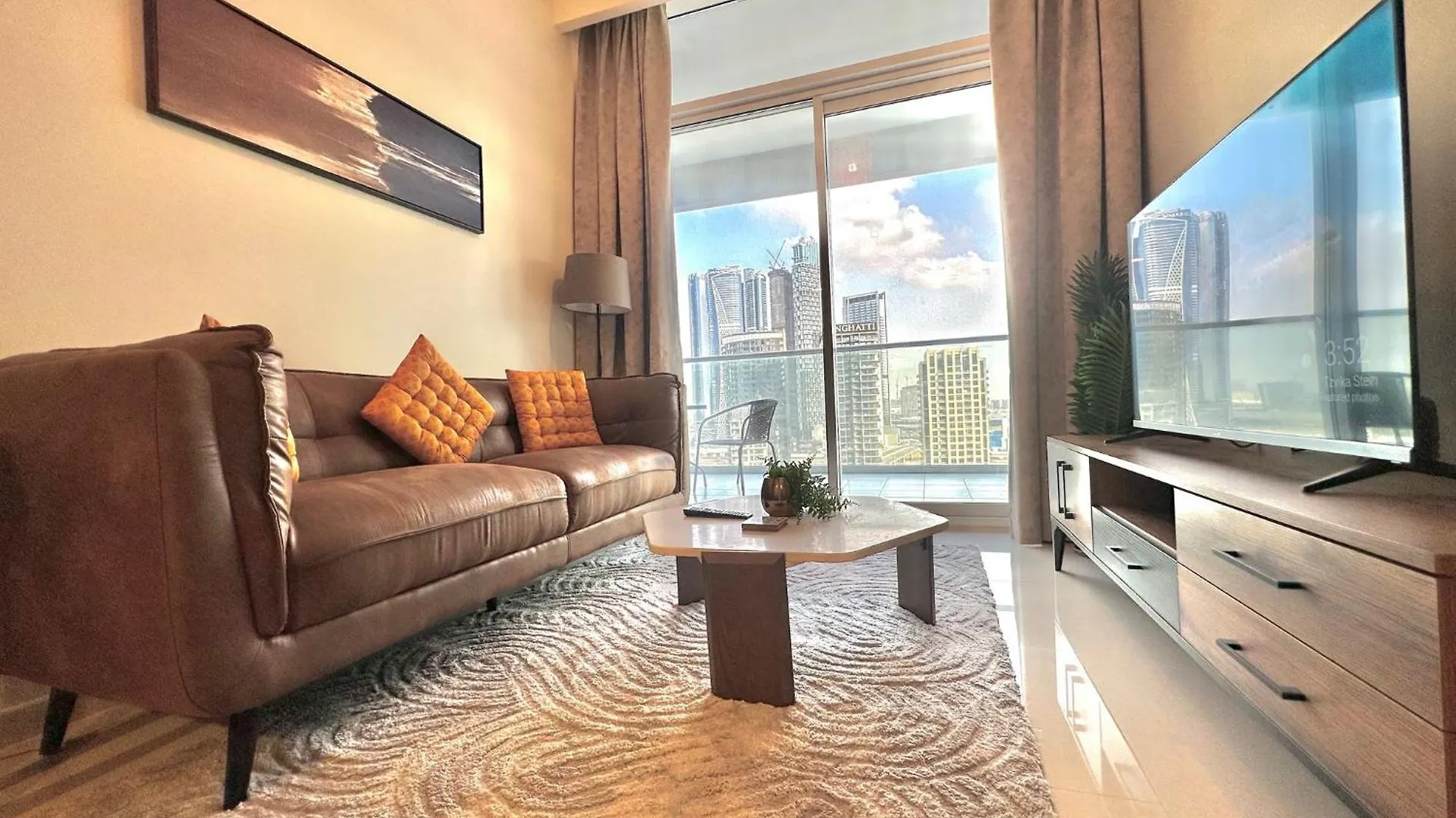 Sleek & Spacious 2Br In Damac Vera, Business Bay By Bhavan Vacation Homes Dubai